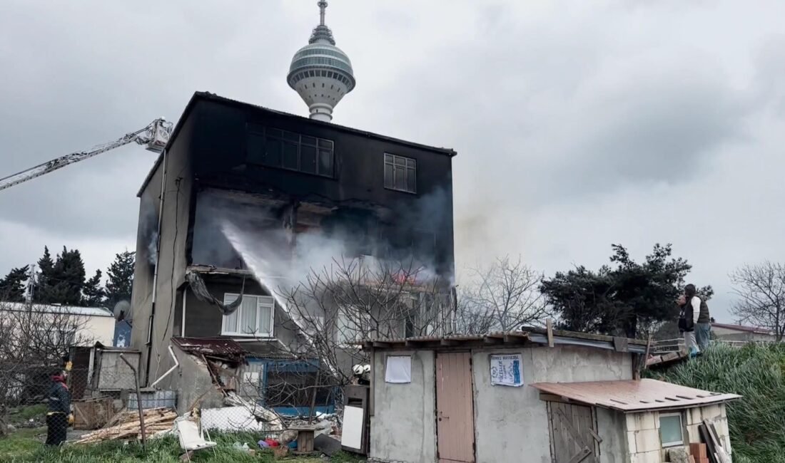 Vehbi DEMİR / İSTANBUL (DHA) Büyükçekmece Cumhuriyet Mahallesi 3 katlı