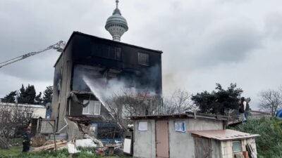 Vehbi DEMİR / İSTANBUL (DHA) Büyükçekmece Cumhuriyet Mahallesi 3 katlı