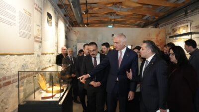 İSTANBUL (DHA) 'Osmanlı Sultanlarının Sevdası: Kutsal Emanetler' sergisi, Osmanlı sultanlarının
