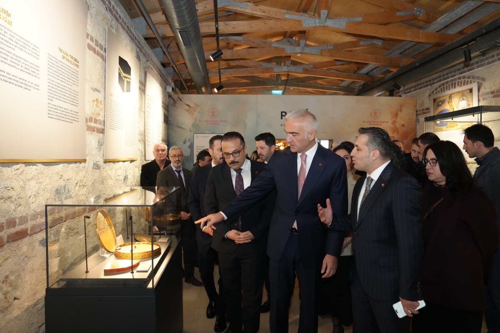 İSTANBUL (DHA) 'Osmanlı Sultanlarının Sevdası: Kutsal Emanetler' sergisi, Osmanlı sultanlarının