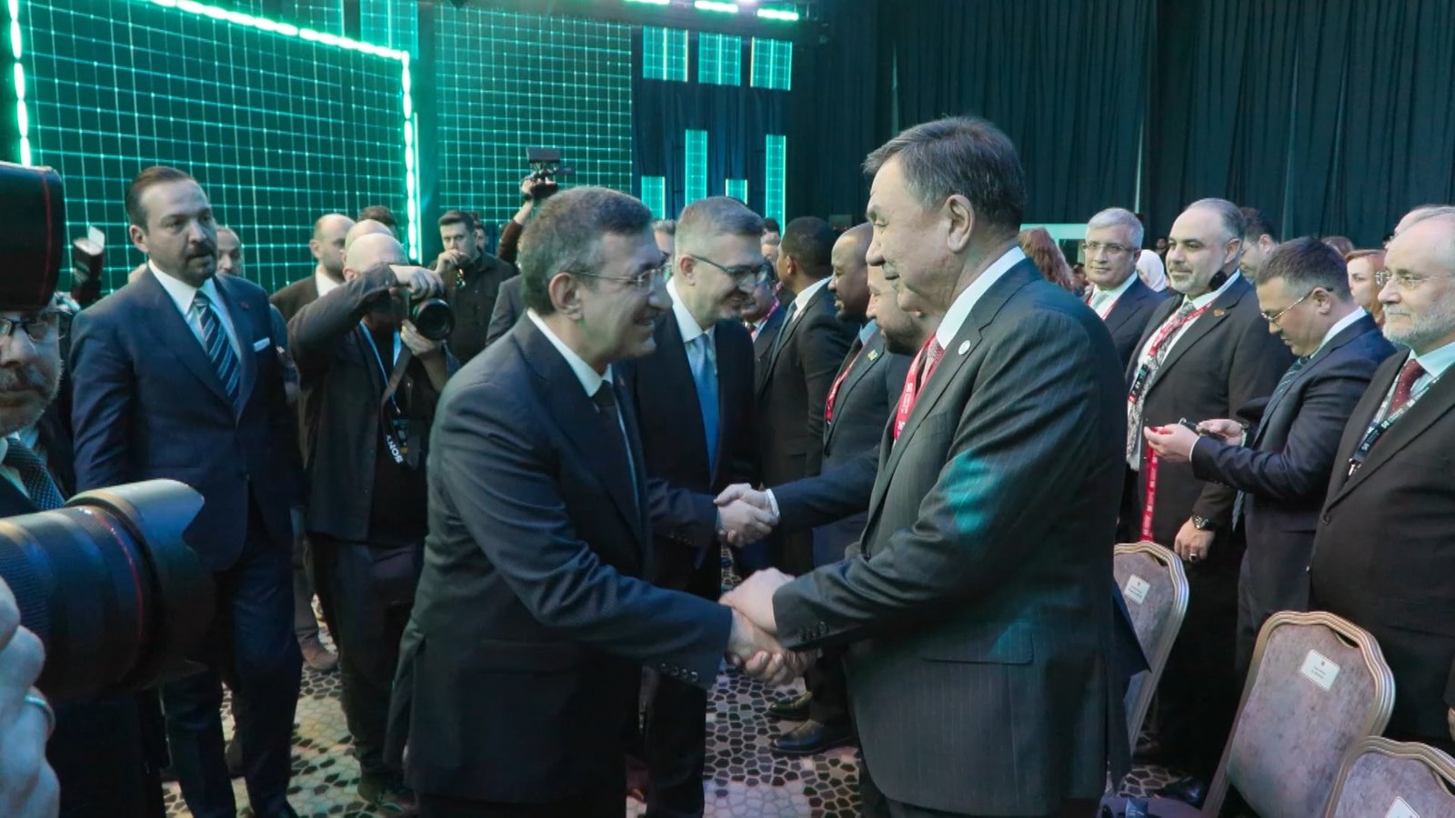 Gülseren KARAPINAR-Harun ŞAHBAZOĞLU/İSTANBUL,(DHA)-STRATCOM Zirvesi’nde konuşan Cumhurbaşkanı Yardımcısı Cevdet Yılmaz, "Daha