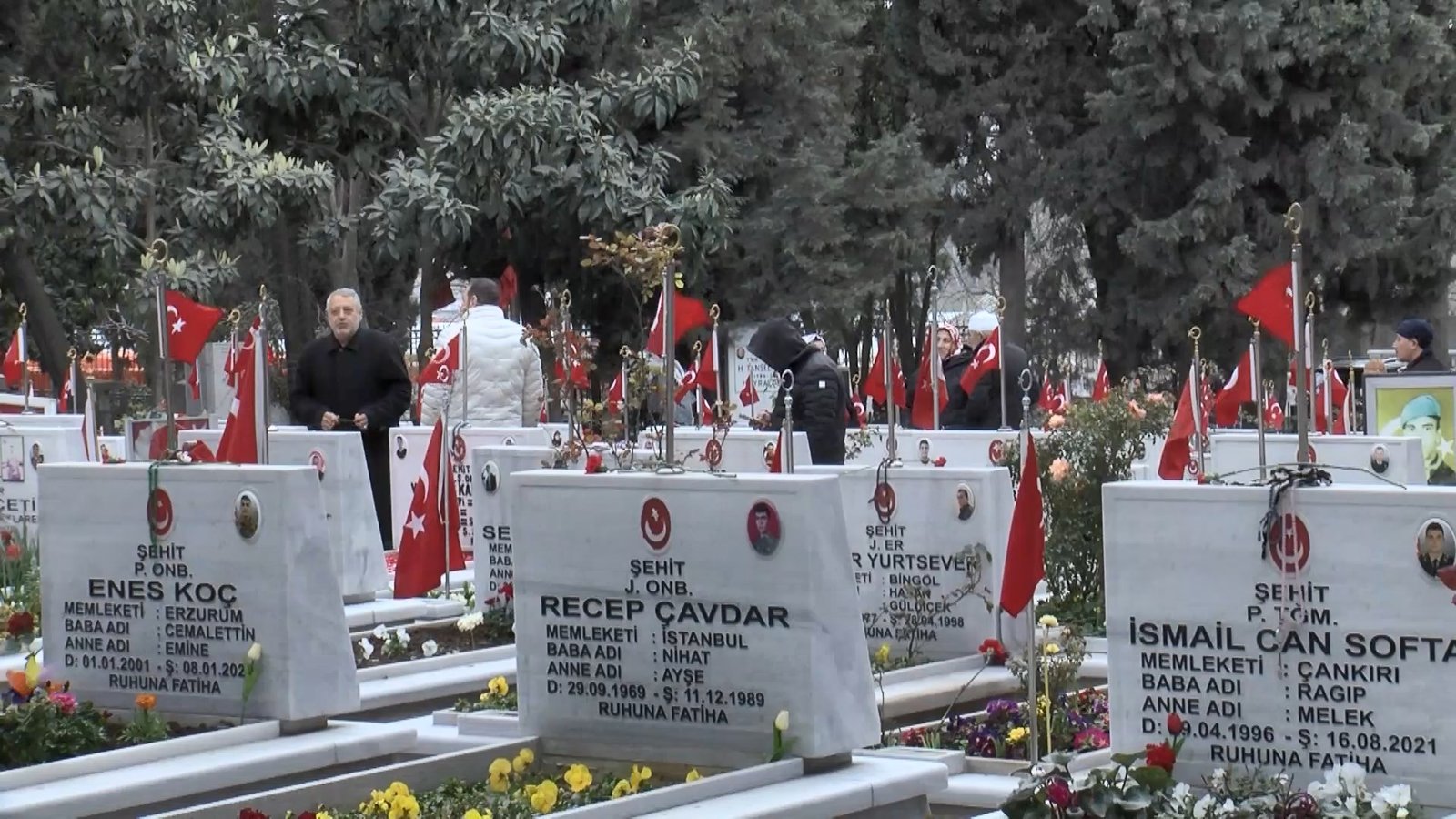 Emre KURT/İSTANBUL, (DHA) - RAMAZAN Bayramı arifesinde şehit yakınları Edirnekapı