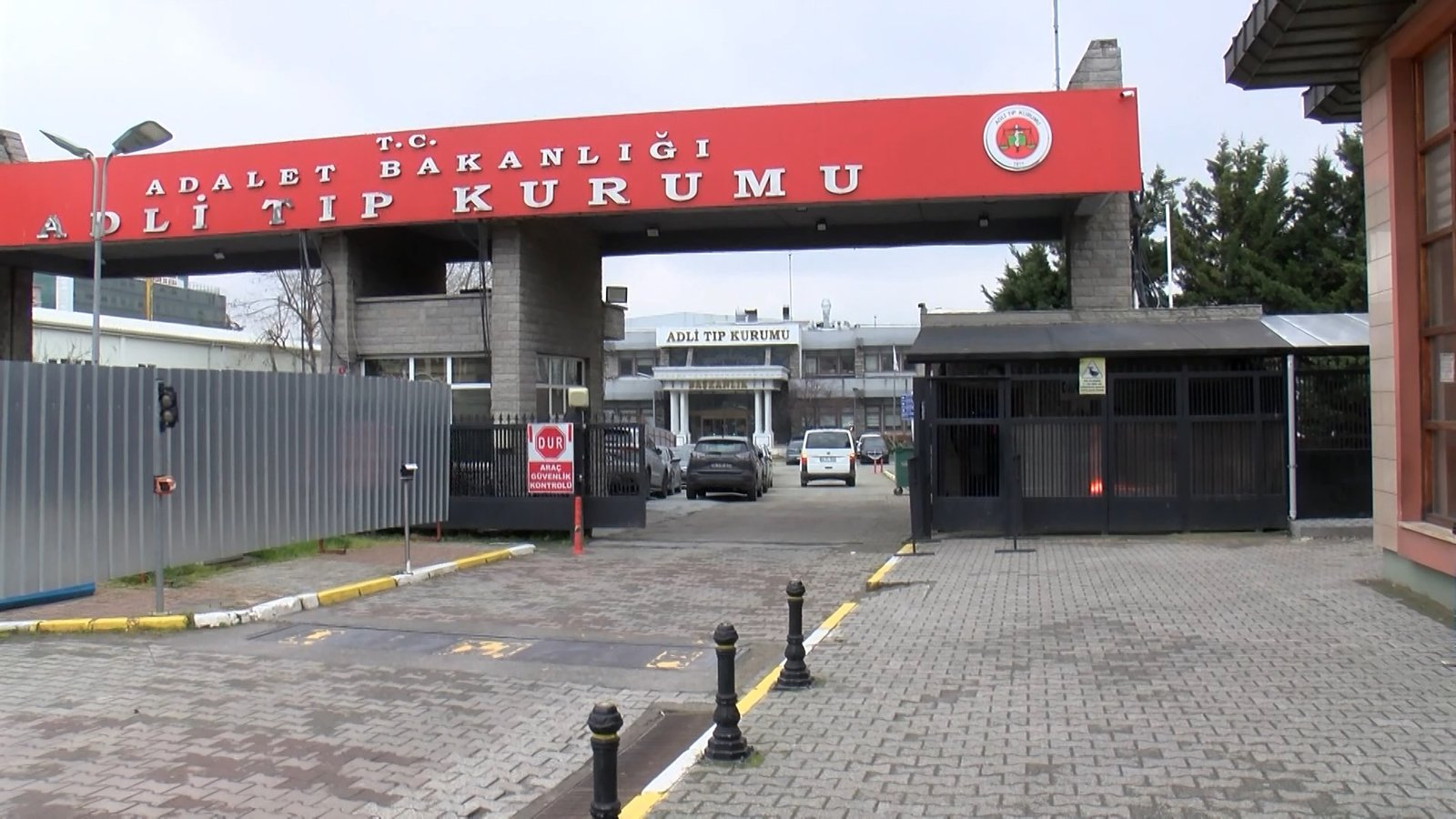 Özgür EREN / İSTANBUL, (DHA)- SARIYER'de bulunduğu binanın 16'ncı katından