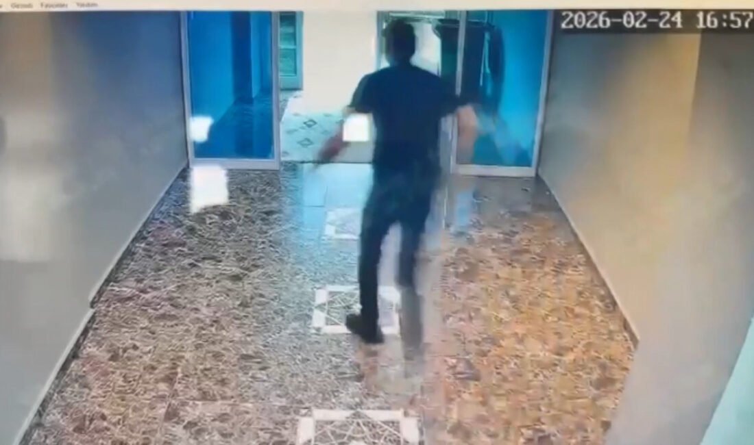 İstanbul- Esenyurt’ta 2 kişi silahla vurulmuş halde ölü bulunmuştu; yeni detaylar ortaya çıktı Ali AKSOYER/İSTANBUL,(DHA)-ESENYURT'ta sitede iki kişinin silahla vurularak öldürülmesi olayına ilişkin