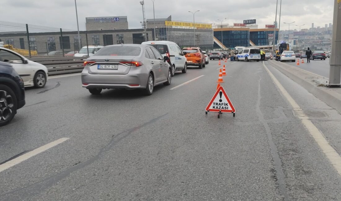 Baran AKKAYA - Altunay TUGA/İSTANBUL,(DHA)- ESENYURT D-100 Karayolu'nda yağmur nedeniyle