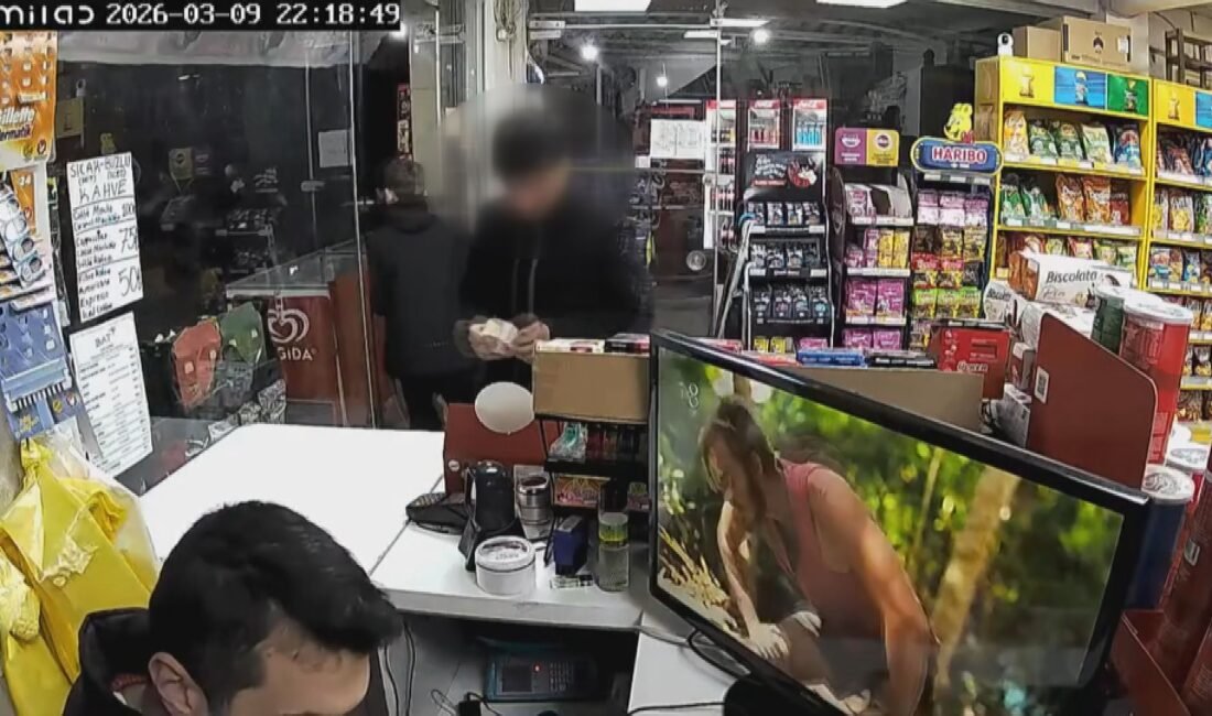 Emre KURT-Utku Can SÖNMEZ/İSTANBUL,(DHA)- FATİH'te bir çocuğun ellerini ayaklarını ve