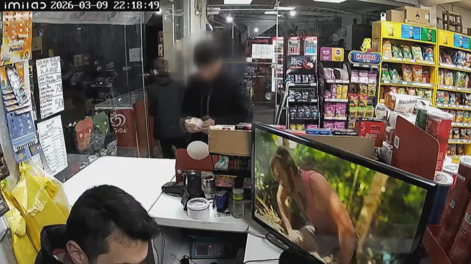 Emre KURT-Utku Can SÖNMEZ/İSTANBUL,(DHA)- FATİH'te bir çocuğun ellerini ayaklarını ve