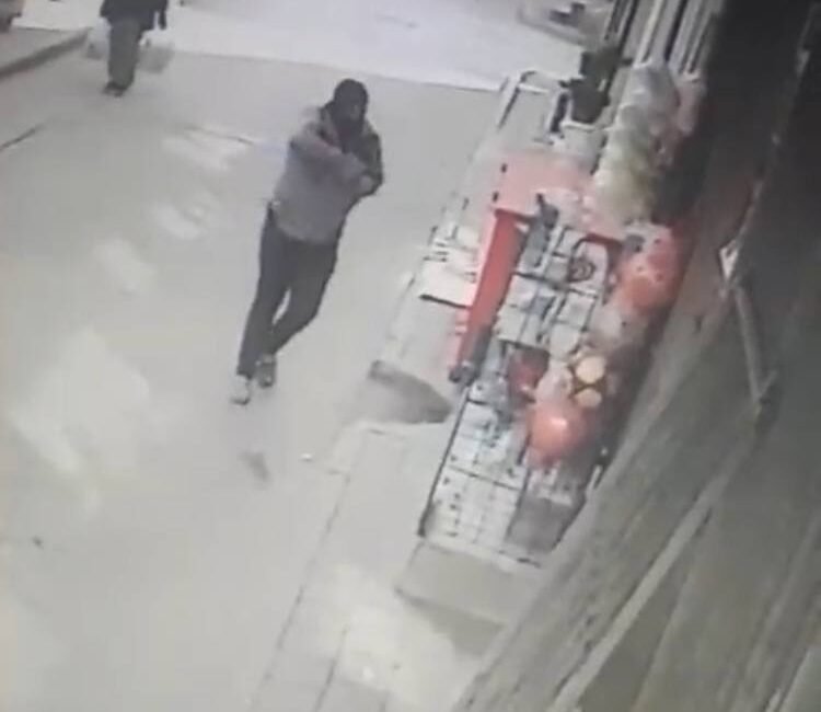 Baran AKKAYA-Utku Can SÖNMEZ/İSTANBUL,(DHA)-FATİH’te alışveriş yaptığı bakkalın para üstünü yanlış