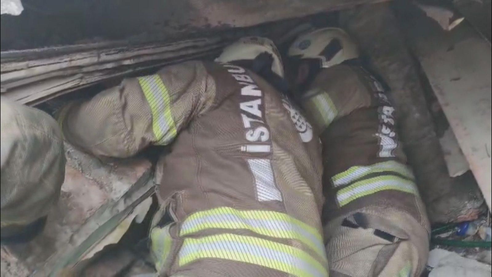 İSTANBUL,(DHA)- FATİH’te doğal gaz kaynaklı patlamanın ardından iki binanın çökmesi