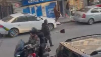 Baran AKKAYA/İSTANBUL,(DHA)-FATİH’te kimliği belirsiz bir kişi ile mahalledekiler arasında çıkan