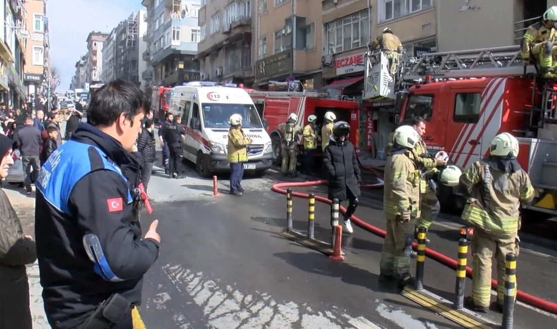 Özgür EREN-Utku Can SÖNMEZ/İSTANBUL,(DHA)- FATİH'te 3 katlı iş merkezinin 1'inci