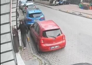 Emre KURT-Utku Can SÖNMEZ/İSTANBUL, (DHA) - FATİH’te bir sokakta durarak