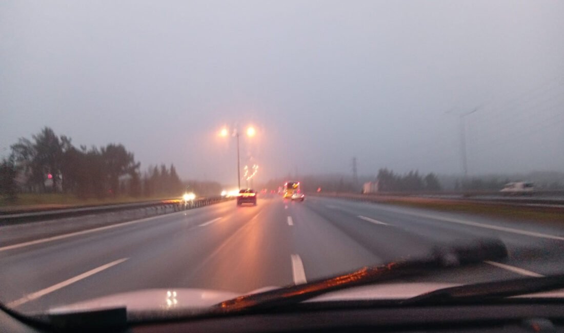 Pınar ÇITAK KOYGUN/İSTANBUL, (DHA) - İSTANBUL'da sabah saatlerinde sis etkili