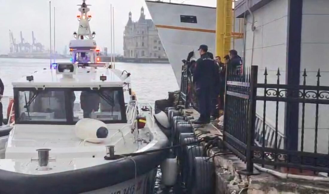 İstanbul – Kadıköy’de denizde erkek cesedi bulundu Murat SOLAK / İSTANBUL, (DHA) - KADIKÖY'de denizde erkek cesedi