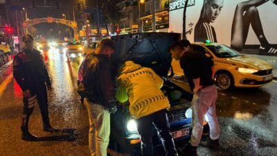 Mehmet Kaan KURT/İSTANBUL,(DHA)- KADIKÖY’de polis ekiplerince trafik ve asayiş denetimi