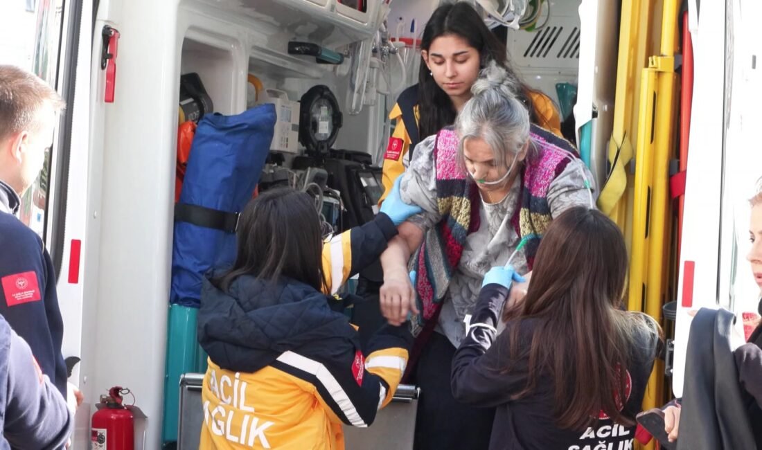 İSTANBUL, (DHA)- KADIKÖY’de 9 katlı bir binanın 8’inci katındaki dairede