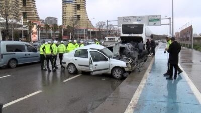 Murat SOLAK / İSTANBUL, (DHA)- KARTAL'da sürücüsünün direksiyon hakimiyetini kaybettiği
