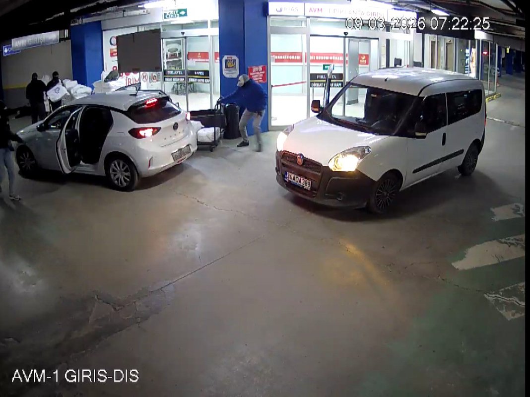 Ali AKSOYER / İSTANBUL (DHA) – BAHÇELİEVLER’de bulunan Kuyumcukent’te, Kapalıçarşı’daki