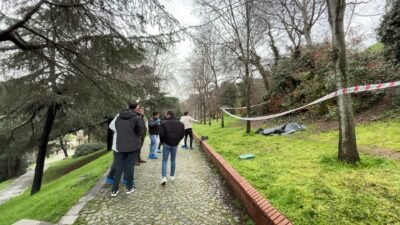 Yılmaz OKUR/İSTANBUL (DHA)- ŞİŞLİ’de bulunan Maçka Parkı'nda çöpleri toplayan temizlik