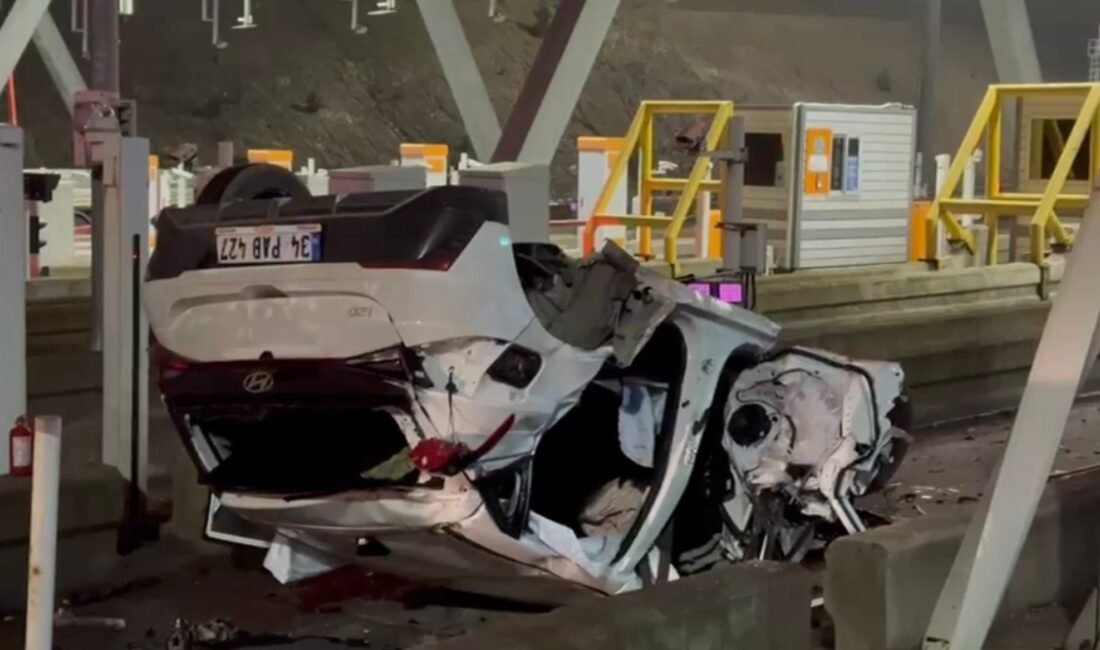 Mehmet Kaan KURT/İSTANBUL,(DHA)- PENDİK, Kuzey Marmara Otoyolu’nda gişelere çarpan otomobil,