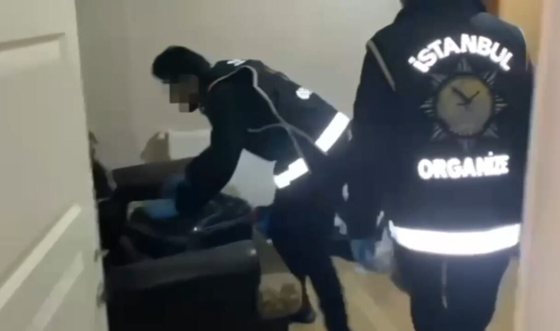 Murat SOLAK / İSTANBUL, (DHA) -PENDİK'te silah ticareti yaptığı tespit