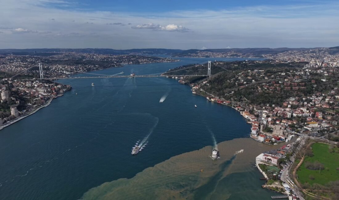İstanbul- Sağanak sonrası İstanbul Boğazı’ndaki renk değişimi havadan görüntülendi Mert ORDU / İSTANBUL (DHA) – İSTANBUL’da etkili olan sağanağın