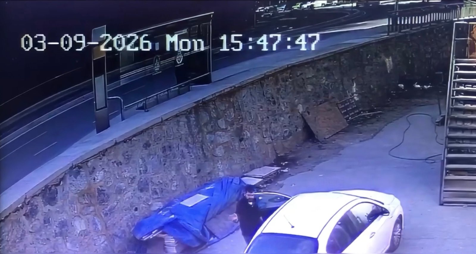 Doğan Can MERT / İSTANBUL (DHA) - SARIYER'de virajı alamayan