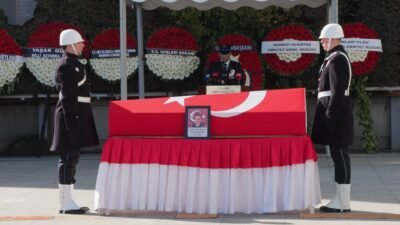 Gülseren KARAPINAR-Şevval CİNDİR/İSTANBUL,(DHA)- BAŞAKŞEHİR'de polisleri taşıyan servis aracının karıştığı kazada