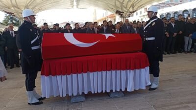 Ceyda YEŞİLOĞLU -Şevval CİNDİR/İSTANBUL,(DHA)- BAŞAKŞEHİR'de polisleri taşıyan servis aracının karıştığı