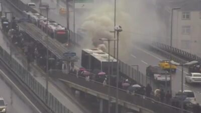 Mehmet ALA-Uğur Samet AVCI/İSTANBUL (DHA) Şişli Perpa Metrobüs Durağı'nda bir