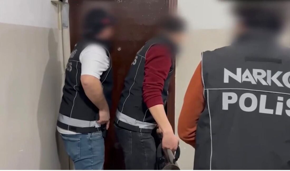 Derya EVREN KORKMAZ/İSTANBUL, (DHA)- ŞİŞLİ’de uyuşturucu ticaretine yönelik operasyon düzenlendi.