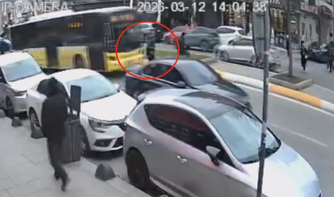 Mert ORDU/İSTANBUL, (DHA)- SULTANBEYLİ'de yolun karşısına geçmeye çalışırken İETT otobüsünün