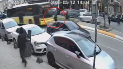 Mert ORDU/İSTANBUL, (DHA)- SULTANBEYLİ'de yolun karşısına geçmeye çalışırken İETT otobüsünün