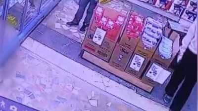 Emin YEŞİL / İSTANBUL (DHA) – SULTANGAZİ’de markete giren iki