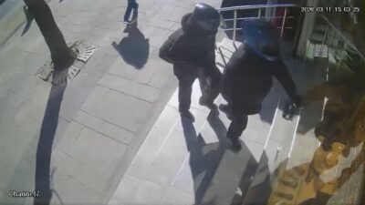 Emin YEŞİL / İSTANBUL, (DHA)- SULTANGAZİ’de çaldıkları motosikletle gittikleri kuyumcuyu