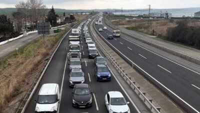 Mehmet YİRUN-Mehmetcan ARSLAN/TEKİRDAĞ, (DHA)-RAMAZAN Bayramı tatili nedeniyle İstanbul-Tekirdağ kara yolunda