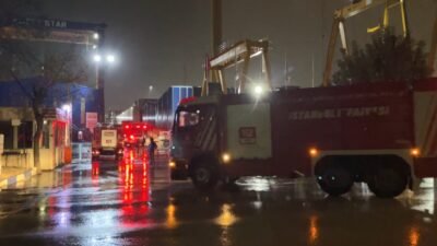 Mehmet Kaan KURT/İSTANBUL, (DHA)- TUZLA'da tersaneler bölgesinde demirli kuru yük