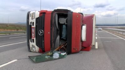 İsa ALMAÇAYIR / İSTANBUL, (DHA)- TUZLA'da şoförünün direksiyon hakimiyetini kaybettiği