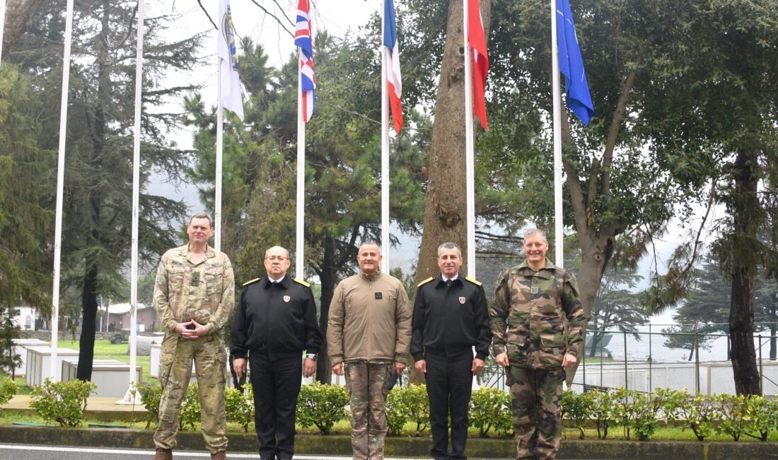 İstanbul – Uluslararası askeri heyetten Deniz Unsur Komutanlığı’na ziyaret İSTANBUL (DHA) Çok uluslu kuvvet kapsamında görev yapan komutanlar, İstanbul’da