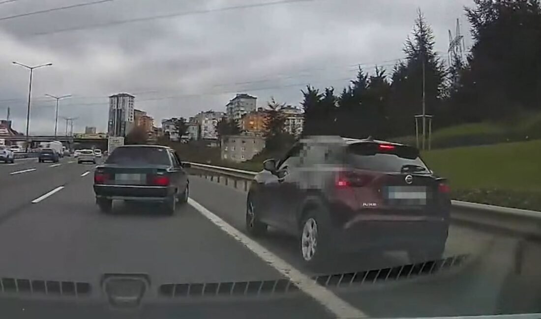 İstanbul – Ümraniye’de aracından inip sürücüye saldıran şüpheliye 360 bin lira ceza Mert ORDU/İSTANBUL, (DHA) - Ümraniye’de trafikte tartıştığı sürücünün önünü kesip