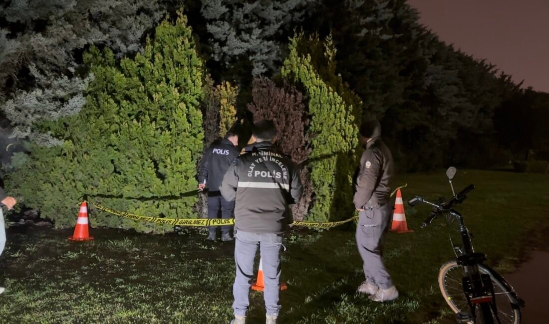 Mehmet Kaan KURT/İSTANBUL,(DHA)- Ümraniye'de parkta hareketsiz halde bulunan kişinin hayatını