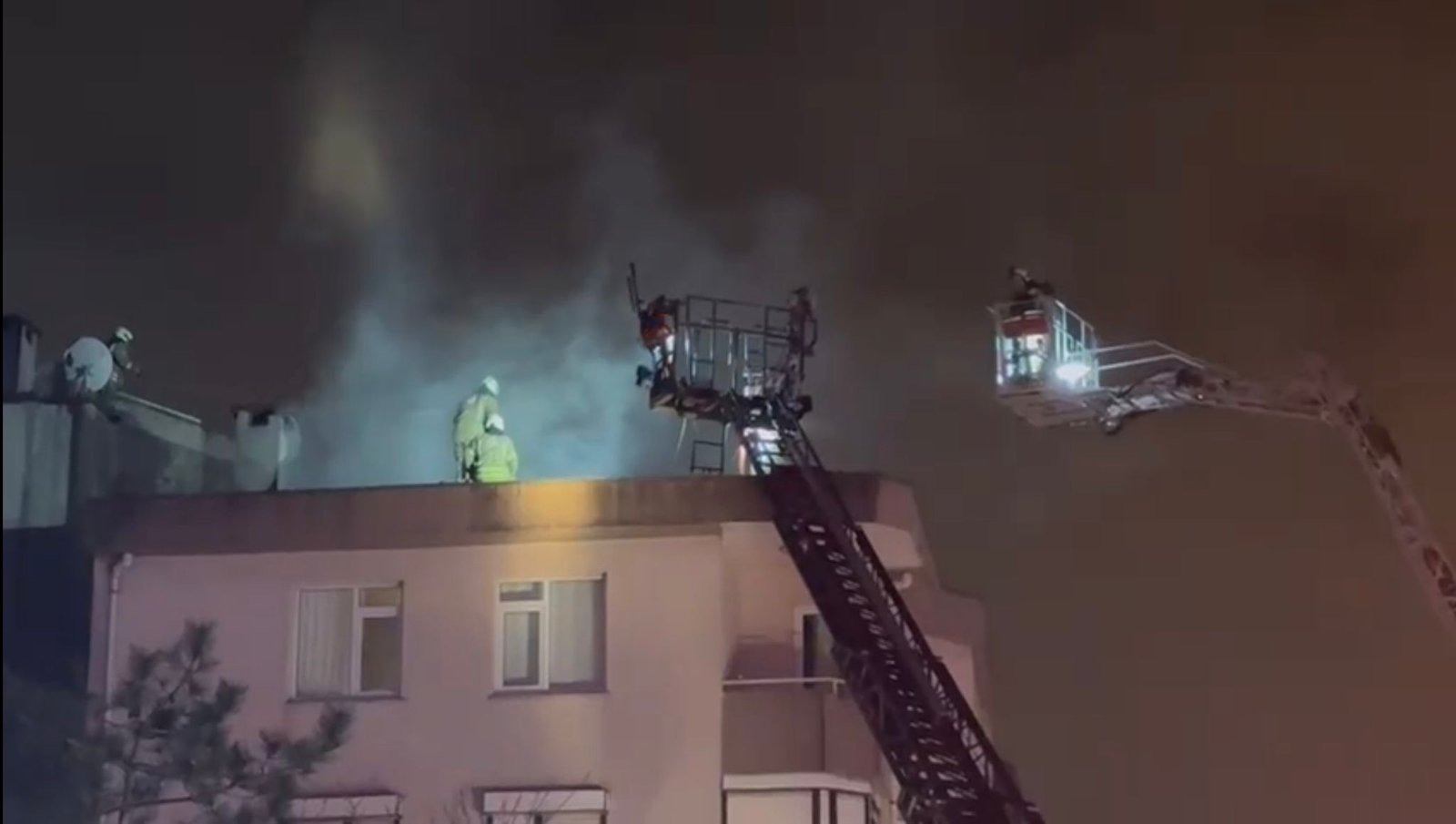 Mehmet Kaan KURT/İSTANBUL,(DHA) - ÜSKÜDAR’da site içerisinde bulunan 5 katlı