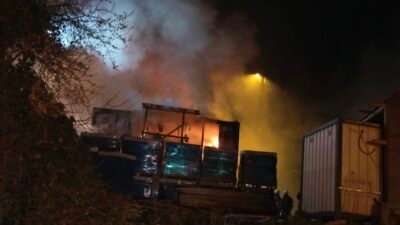 Mert ORDU/İSTANBUL,(DHA)- ÜSKÜDAR'da inşaat alanında bulunan işçi konteynerinde yangın çıktı.