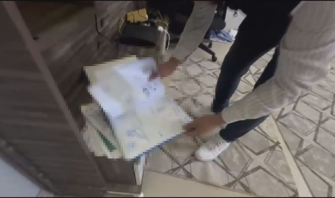 İstanbul- Uydurma evraklarla ikamet müsaadesi düzenleyen örgüte operasyon: 13 gözaltı Derya CİHAN KORKMAZ/İSTANBUL, (DHA)- İstanbul'da, düzmece banka hesap dökümleri ve