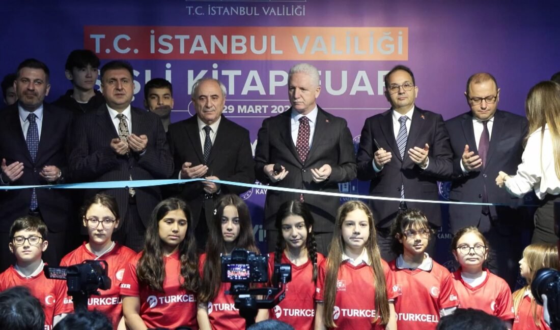İstanbul – Vali Gül: Okullarımızdaki kitap sayısını 6,5 milyondan 13 milyona çıkardık Gülseren KARAPINAR-Hadican EROL/İSTANBUL,(DHA)-İSTANBUL Valisi Davut Gül Şişli Kitap Fuarı’nın açılışına