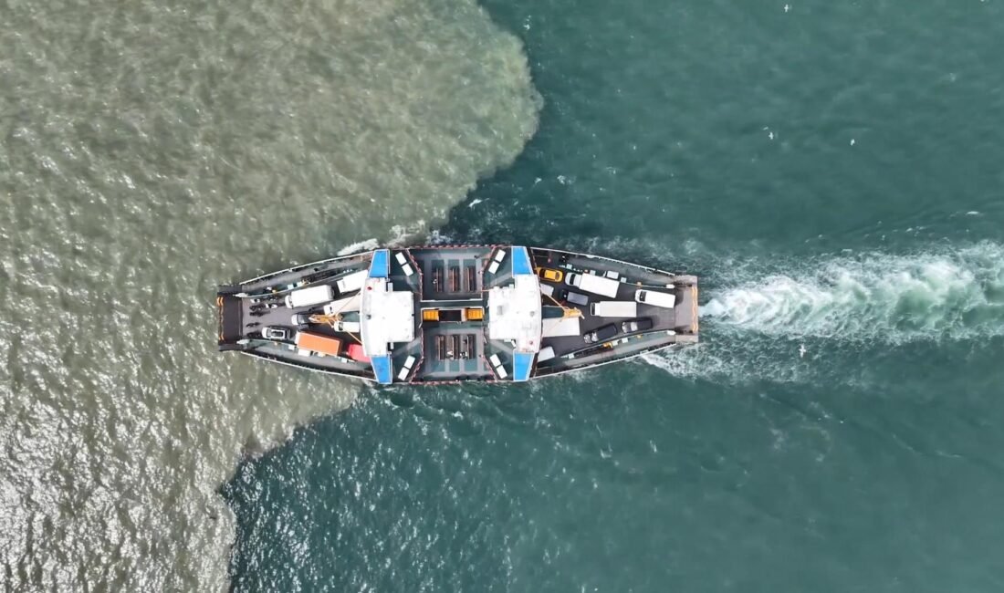 İstanbul – Yağış sonrası Haliç’in rengi kahverengiye döndü Emre KURT / İSTANBUL (DHA) - İSTANBUL`da Cuma gününden beri