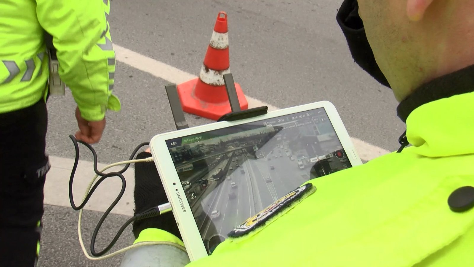 Emre KURT/İSTANBUL,(DHA) - Zeytinburnu Cevizlibağ D-100 yanyolunda transit yola bağlanırken