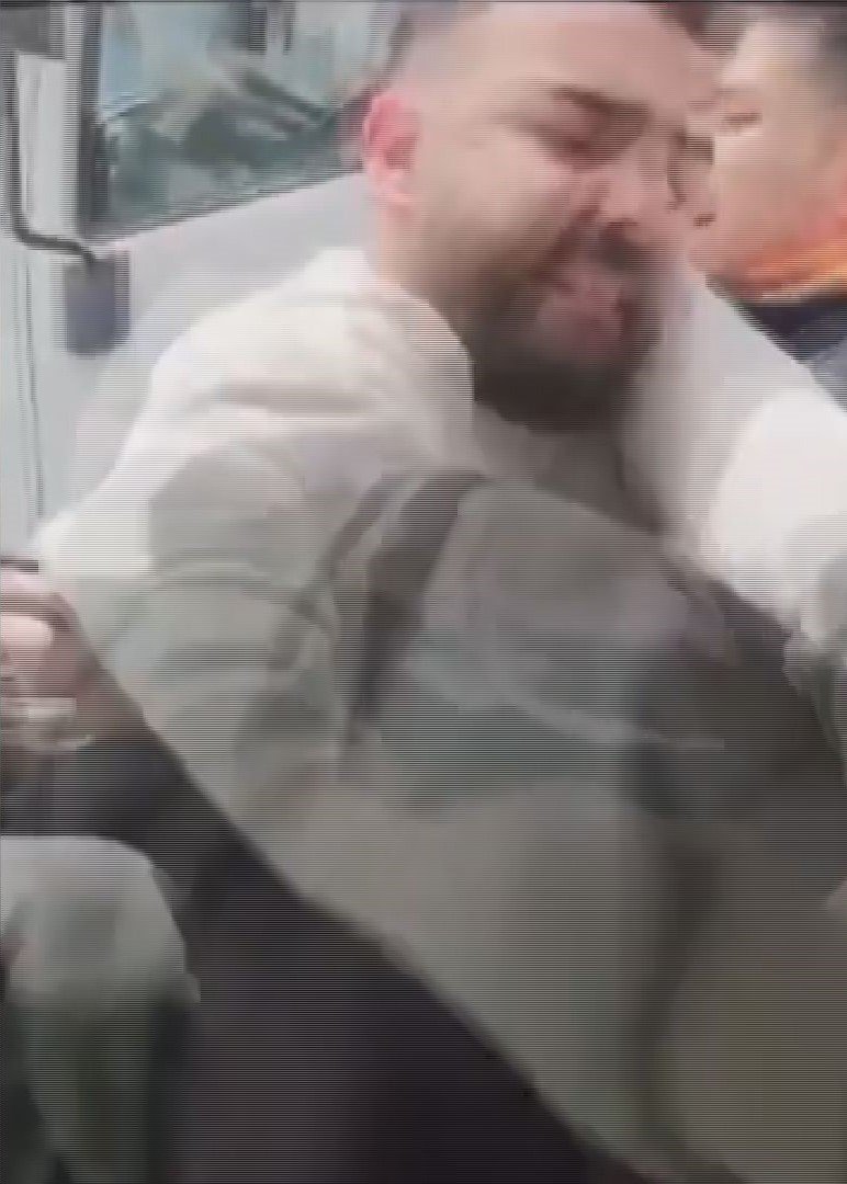 Hiba HAKBİLİR/İSTANBUL,(DHA)- ZEYTİNBURNU'nda trafikte iki kamyonet şoförü arasında çıkan 'yol