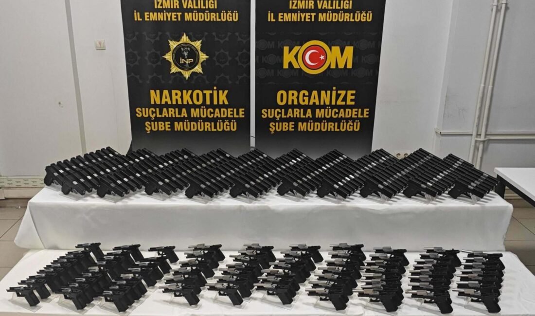 Kadir ÖZEN/İZMİR, (DHA)-İZMİR'in Karabağlar ilçesinde polis ekiplerince düzenlenen operasyonda 149