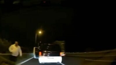 Tolga TAHÇI/ İZMİR, (DHA)- İZMİR'de yol verme tartışması nedeniyle minibüsle